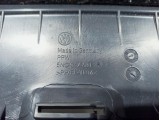 Обшивка двери багажника Volkswagen Tiguan 5N0867601A. Дефект.