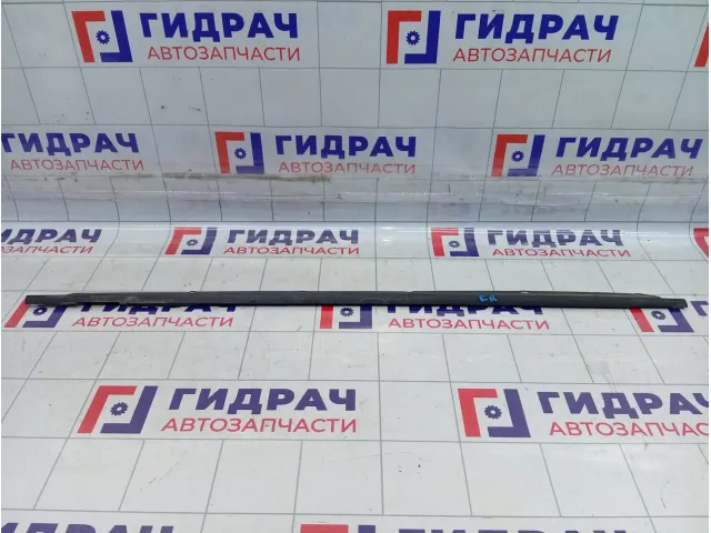 Молдинг стекла двери передней правой Volkswagen Golf 5M0837478B