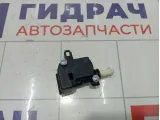 Активатор замка крышки бензобака Volkswagen Golf 5M0810773