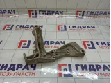 Кронштейн переднего рычага правый Volkswagen Golf Plus (Mk5) 1K0199296E