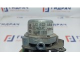 Насос вакуумный Volkswagen Jetta 1J0612181B. Сломана фишка.