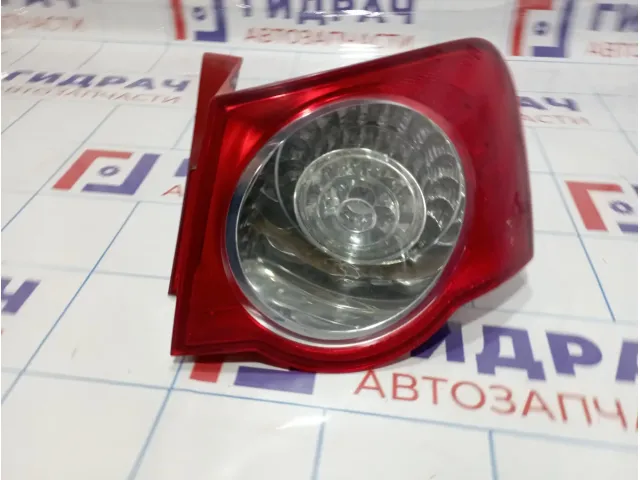 Фонарь задний наружный правый Volkswagen Passat (B6) 3C5945096J