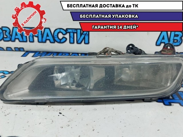 Фара противотуманная правая Volkswagen Passat B7 3AA941662F. Дефект.