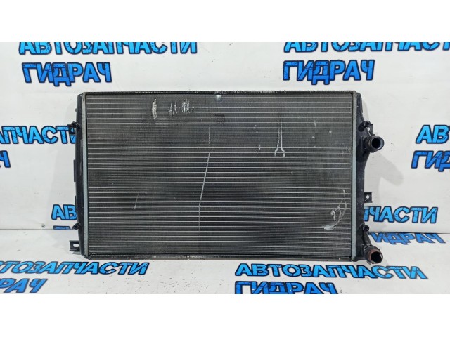 Радиатор основной Volkswagen Passat B7 1K0121253AA. Дефект.