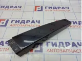 Накладка стойки наружная левая Volkswagen Polo Sedan (Mk5) 6RU853289. Дефект креплений.