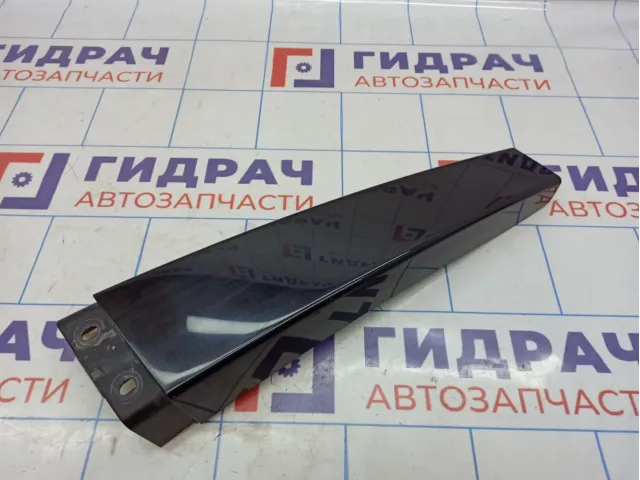 Накладка стойки наружная левая Volkswagen Polo Sedan (Mk5) 6RU853289. Дефект креплений.
