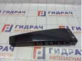 Накладка стойки наружная левая Volkswagen Polo Sedan (Mk5) 6RU853289. Дефект креплений.