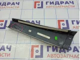 Накладка стойки наружная левая Volkswagen Polo Sedan (Mk5) 6RU853289. Дефект креплений.
