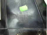 Накладка стойки наружная левая Volkswagen Polo Sedan (Mk5) 6RU853289. Дефект креплений.