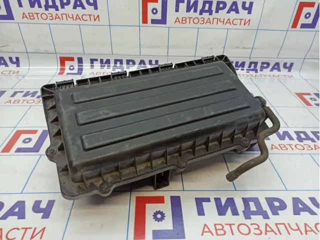 Корпус воздушного фильтра Volkswagen Polo Sedan (Mk5) 036129611CM