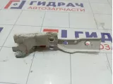 Петля капота правая Volkswagen Polo Sedan (Mk5) 6R0823302A