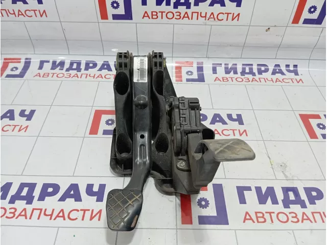 Педаль тормоза Volkswagen Polo Sedan (Mk5) 06RU721058