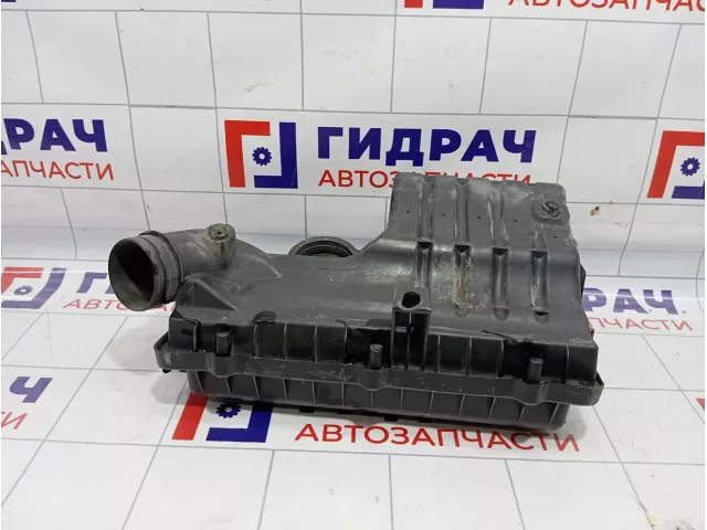 Корпус воздушного фильтра Volkswagen Polo Sedan (Mk5) 036129611