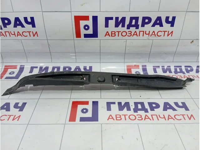 Пыльник крыла переднего левый Volkswagen Polo Sedan (Mk5) 6RU821111