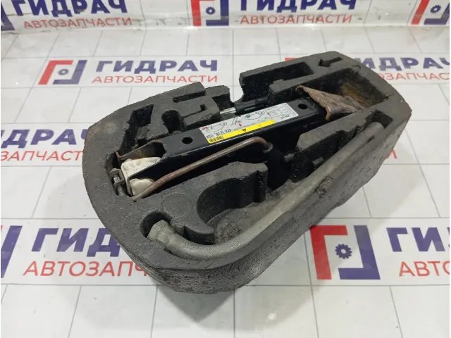 Домкрат Volkswagen Polo