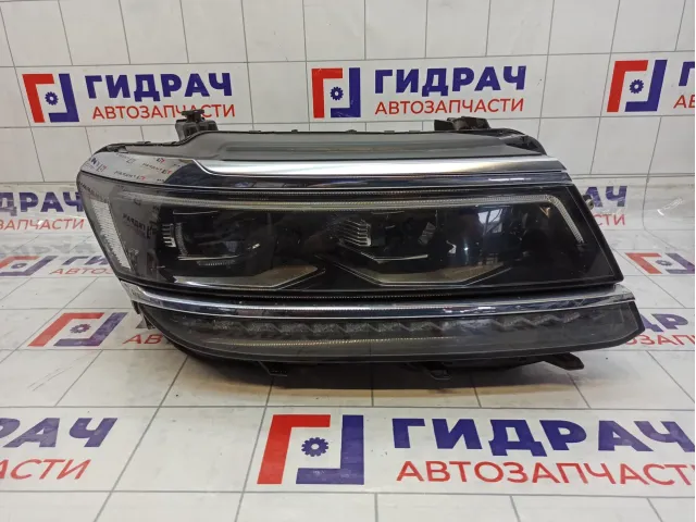 Фара правая Volkswagen Tiguan 5NB941114D