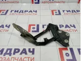 Петля капота левая Volkswagen Touareg (GP) 7L6823301B