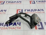 Петля капота левая Volkswagen Touareg (GP) 7L6823301B