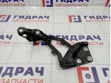 Петля капота правая Volkswagen Touareg (GP) 7L6823302A