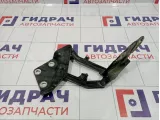 Петля капота правая Volkswagen Touareg (GP) 7L6823302A