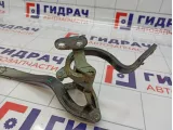 Петля двери багажника левая Volkswagen Touareg (GP) 7L6827301E