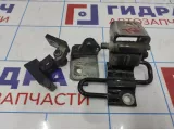 Петли двери задней левой Volkswagen Touareg (GP) 7L0833401