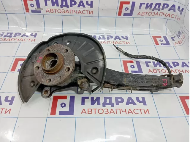 Кулак поворотный передний правый Volkswagen Touareg (GP) 7L6407258A