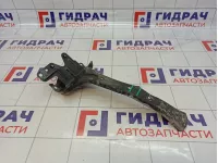 Кронштейн замка капота Volkswagen Touareg (GP) 7L0805799D