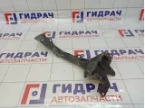 Кронштейн замка капота Volkswagen Touareg (GP) 7L0805799D