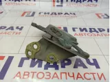 Петля капота правая Volkswagen Touareg (GP) 7L6823302B