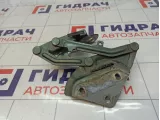 Петля капота правая Volkswagen Touareg (GP) 7L6823302B