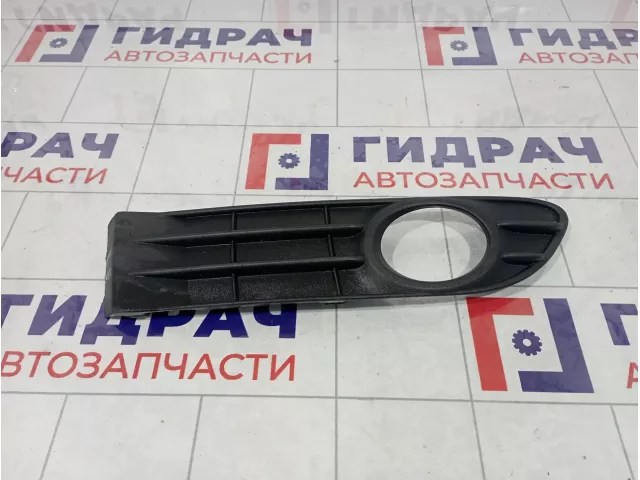 Решетка в бампер правая Volvo S40 30744920