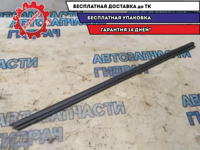 Накладка стекла переднего правого внутренняя Ford Focus 3  1747502  Отличное состояние