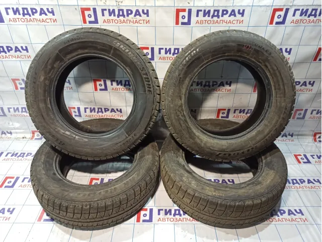 Комплект зимних шин Bridgestone Blizzak Revo GZ 215/65 R16