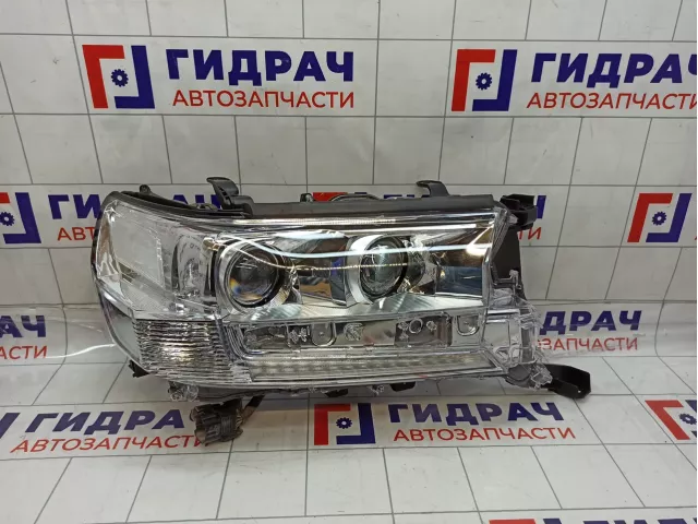 Фара правая Toyota Land Cruiser (200) 8110560K12